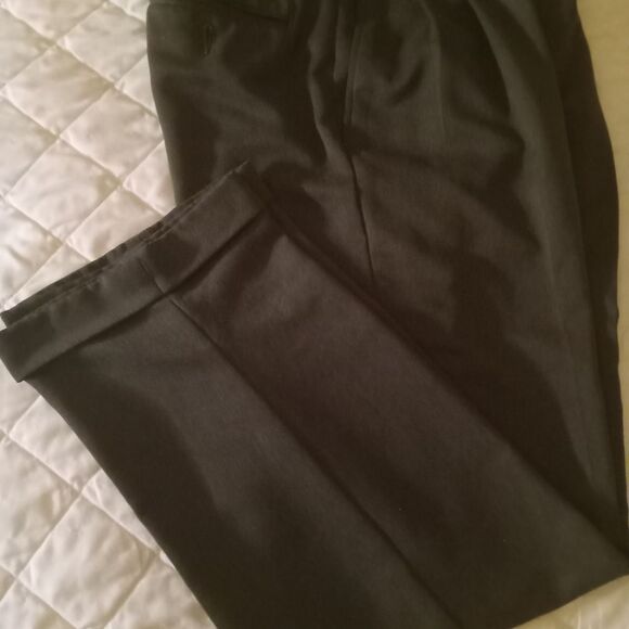 Men's dress pant. Pleated & cuffed. GEORGE. 32 X 30 - Picture 2 of 6